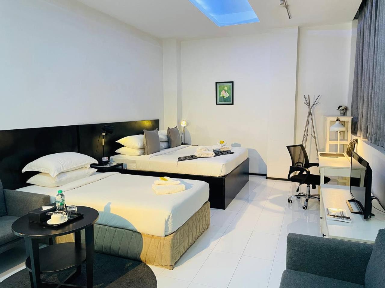 Hostel Yama Hotel & Rooftop Bar Yangon